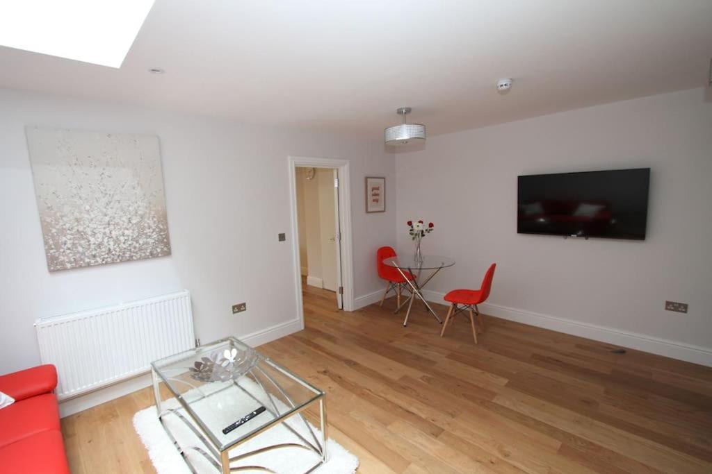 Lovely One Bed Apartment-Near All Transport-Village-Freeparking لندن المظهر الخارجي الصورة