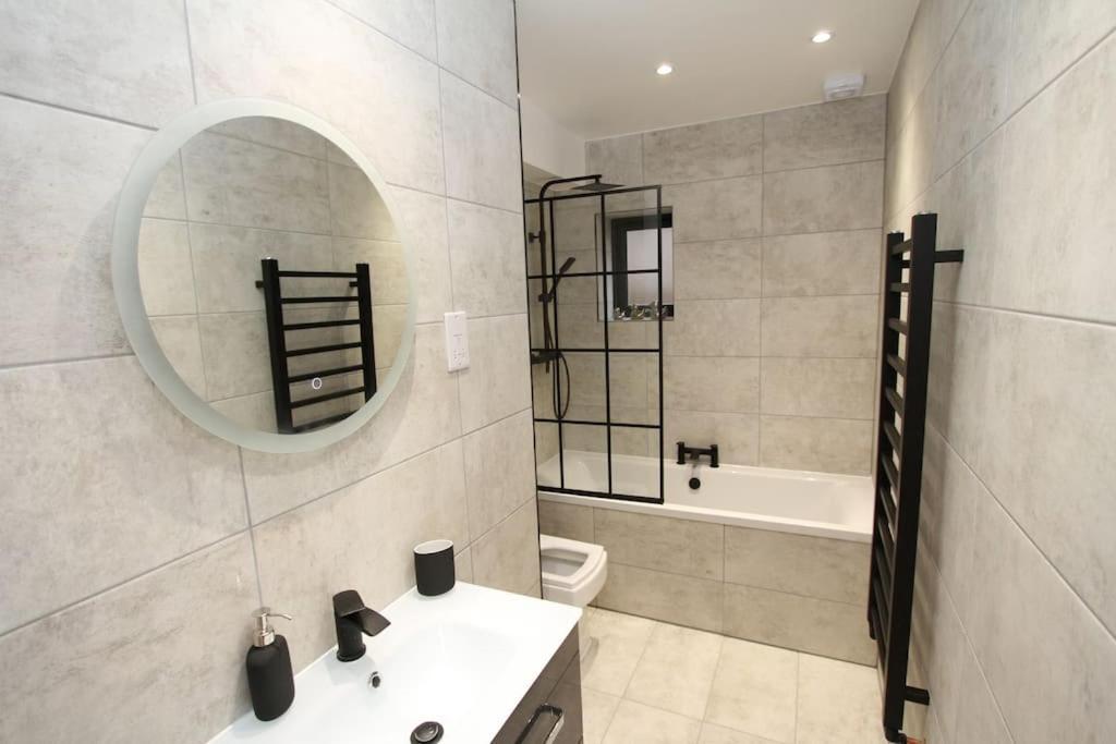 Lovely One Bed Apartment-Near All Transport-Village-Freeparking لندن المظهر الخارجي الصورة