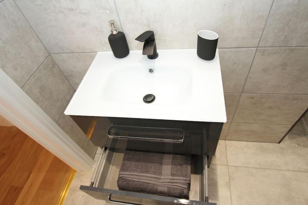 Lovely One Bed Apartment-Near All Transport-Village-Freeparking لندن المظهر الخارجي الصورة