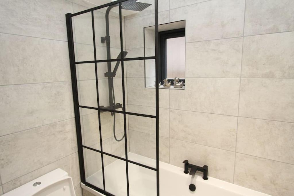 Lovely One Bed Apartment-Near All Transport-Village-Freeparking لندن المظهر الخارجي الصورة